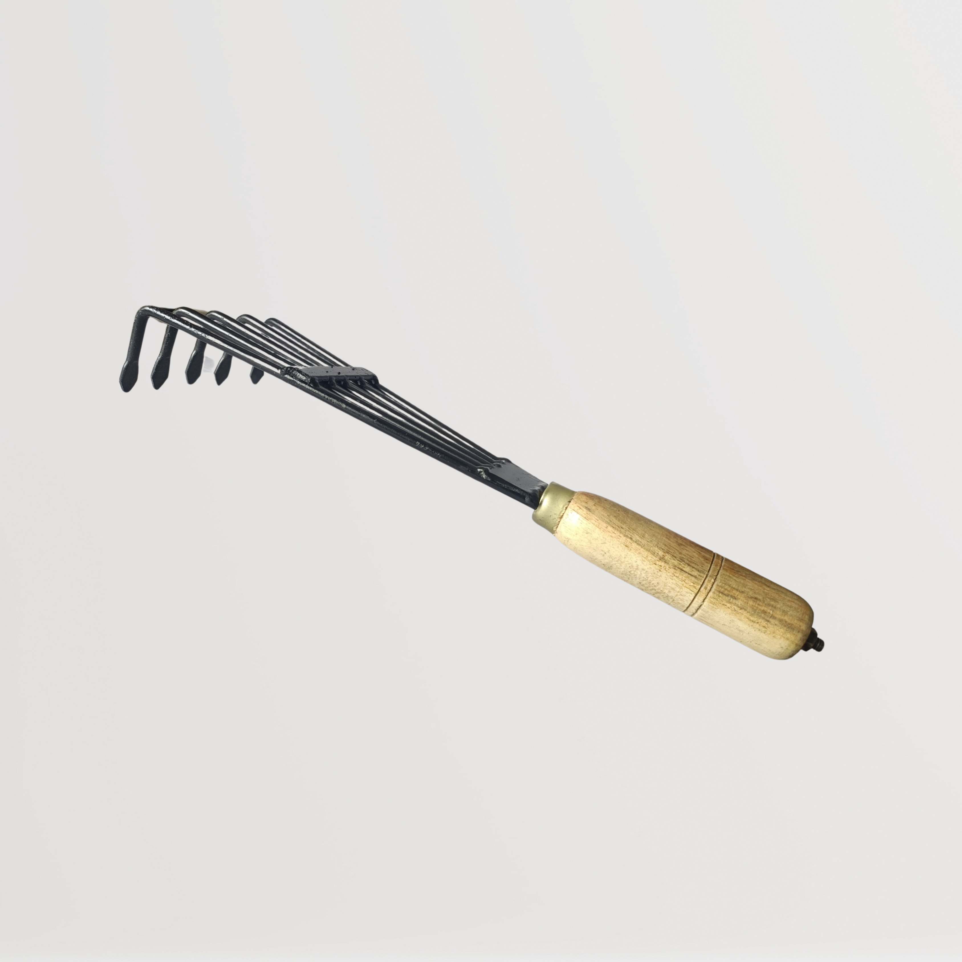 Wooden handle 5 prong garden rake for soil loosening
