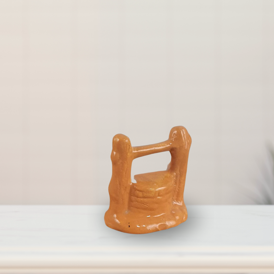 Miniature garden well figurine