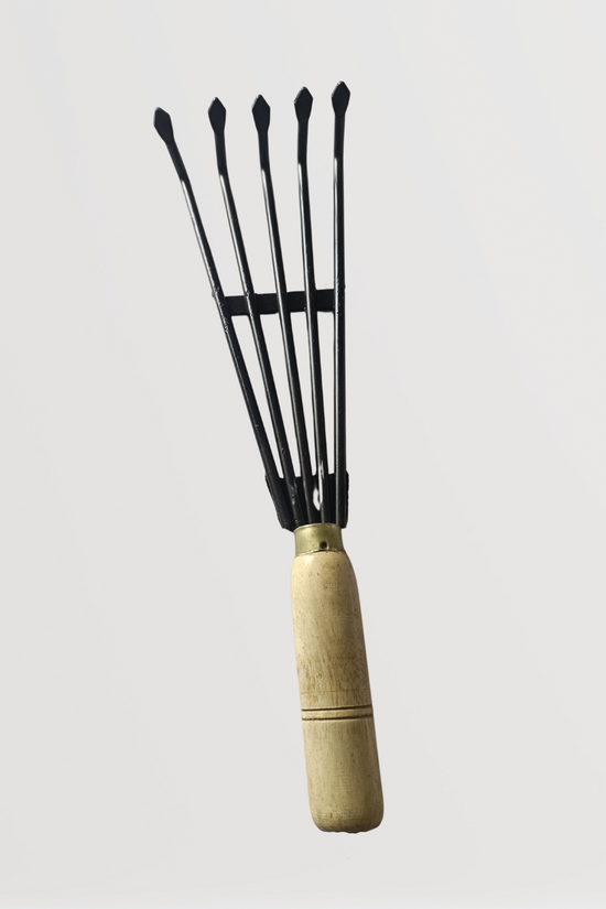 Wooden handle 5 prong garden rake for soil loosening