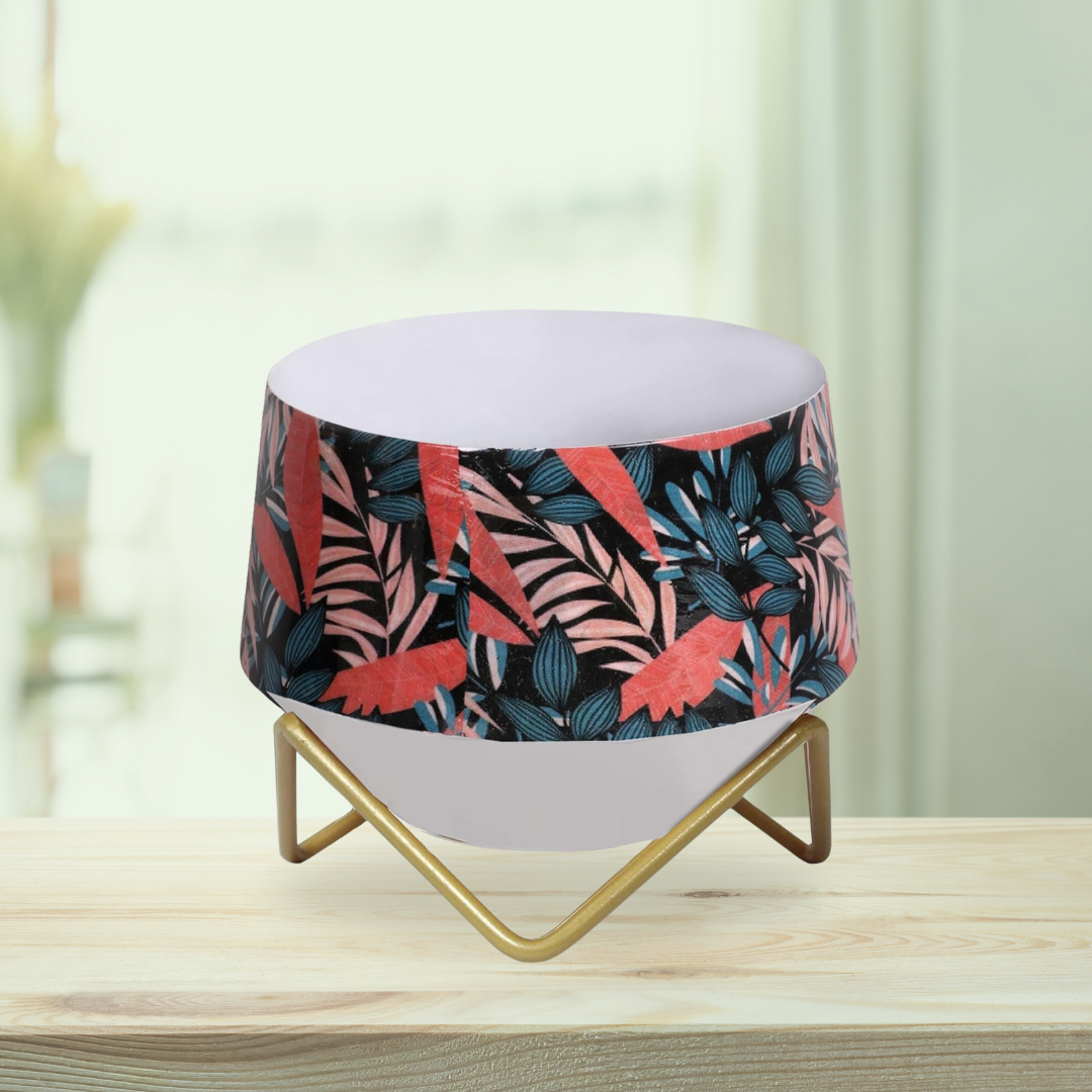 Decorative plant stand with leaf pattern