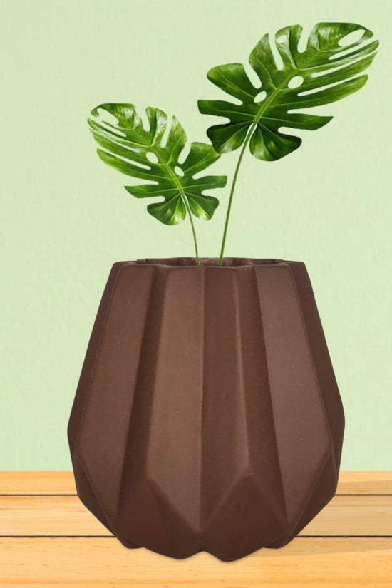 Brown diamond print ceramic planter
