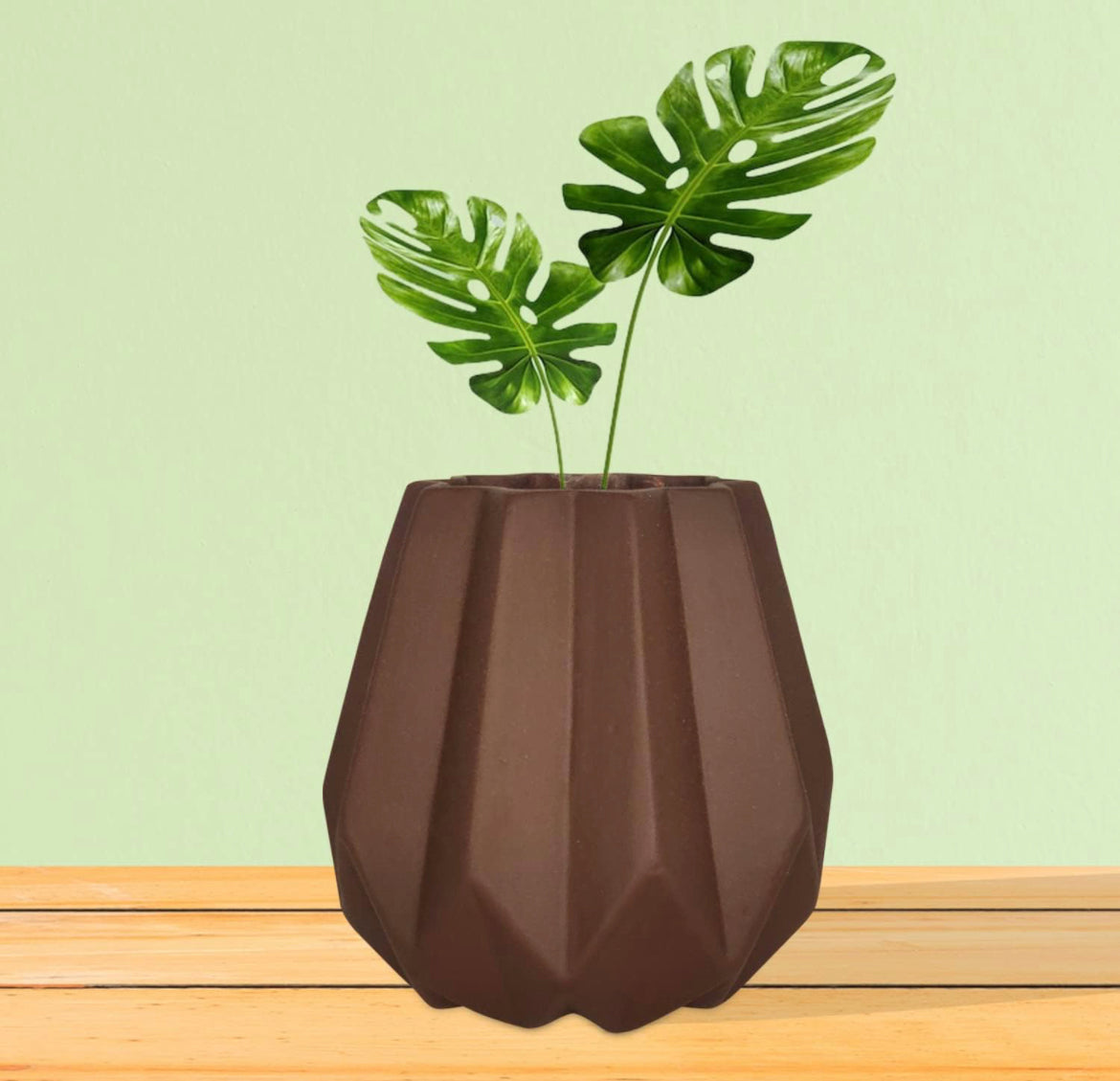 Brown diamond print ceramic planter
