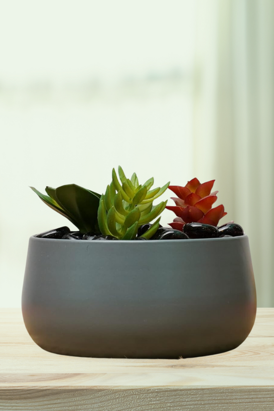 Decorative indoor metal flower pot
