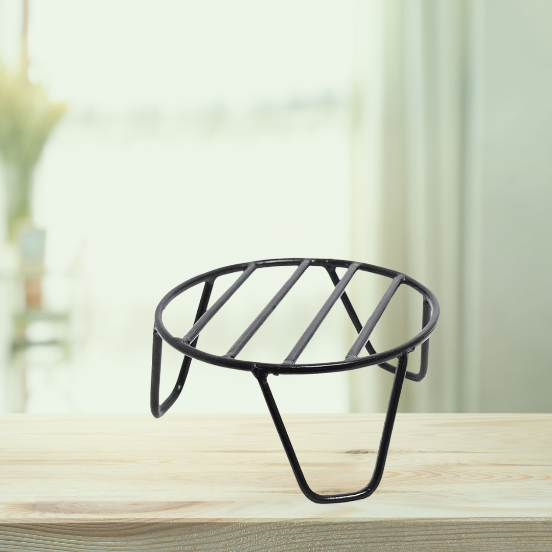 Decorative black metal pot stand
