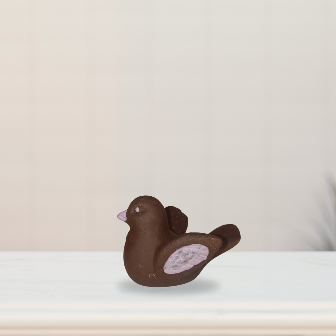 Miniature flying bird statue for planters