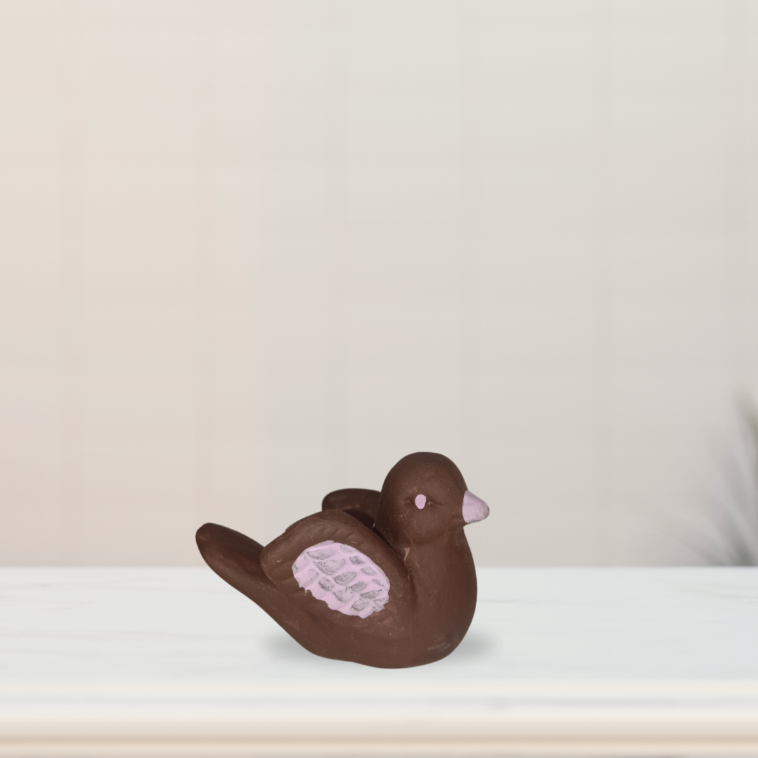 Miniature flying bird statue for planters