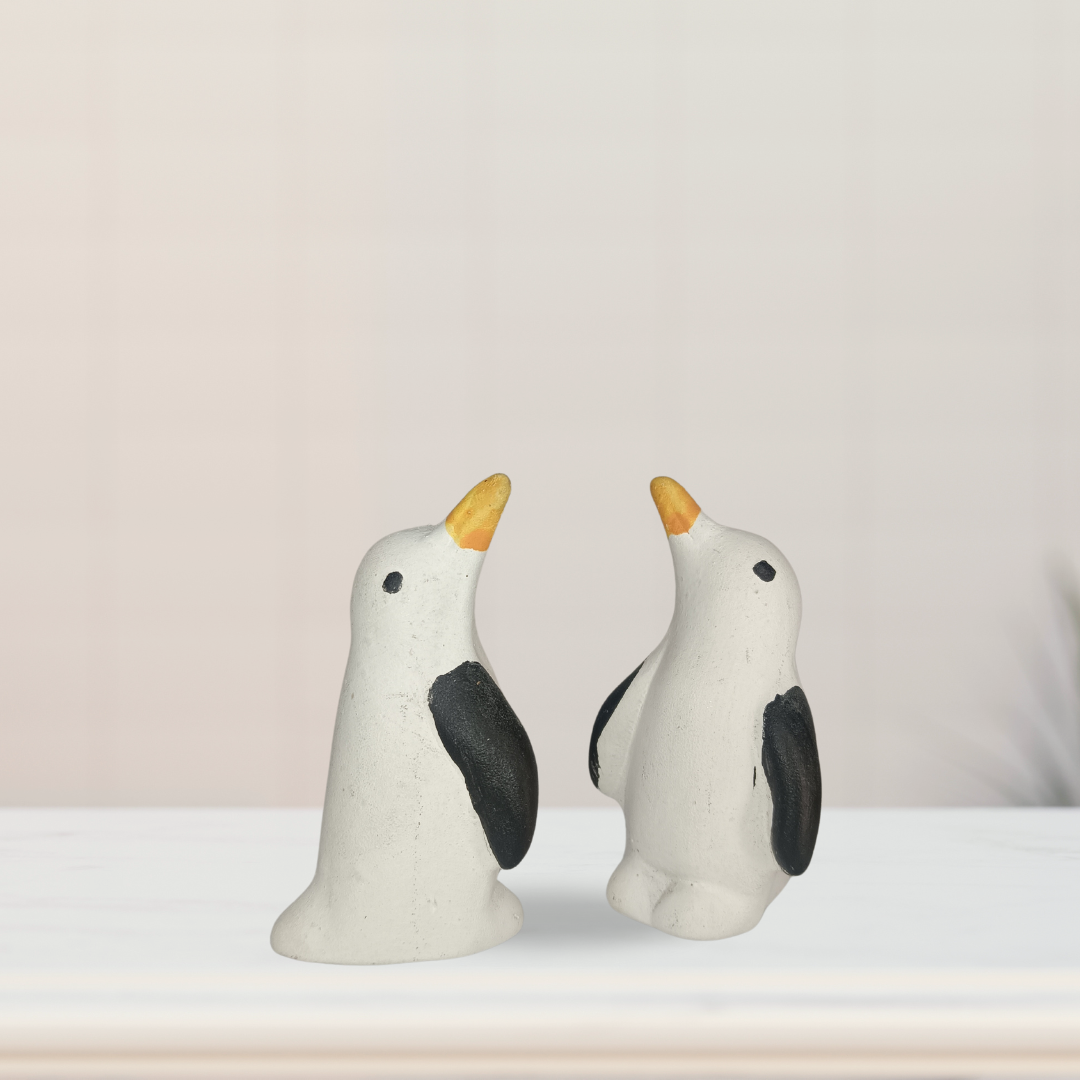 Miniature penguin garden decor piece