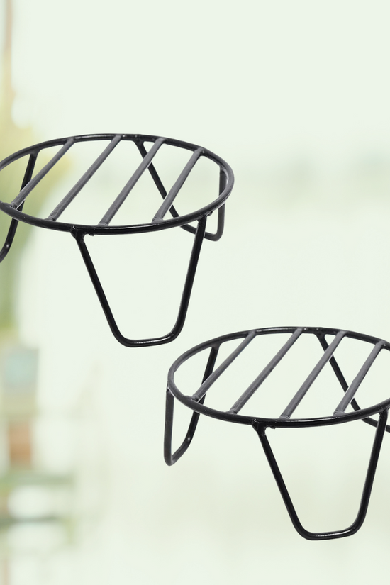 Decorative black metal pot stand
