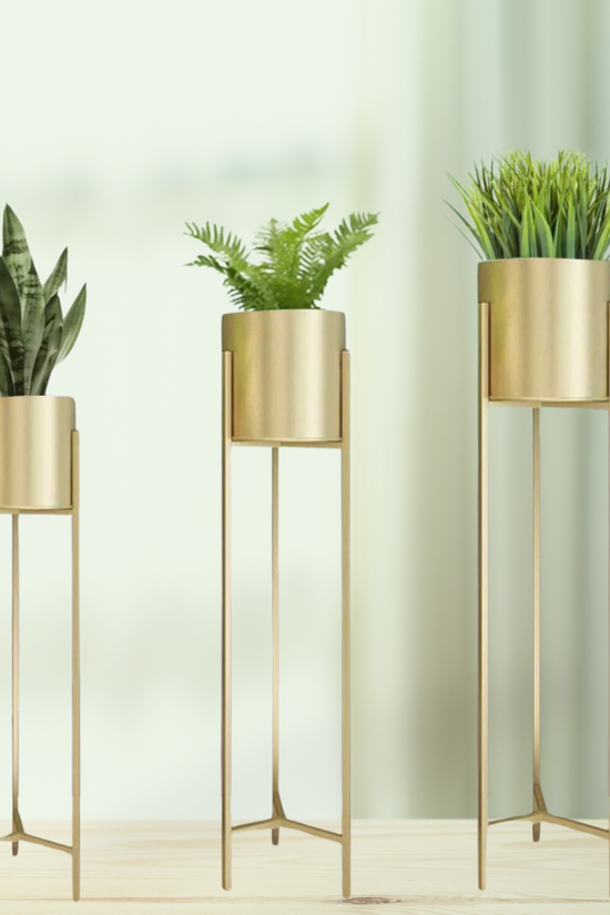 3-pot planter set with metal stand
