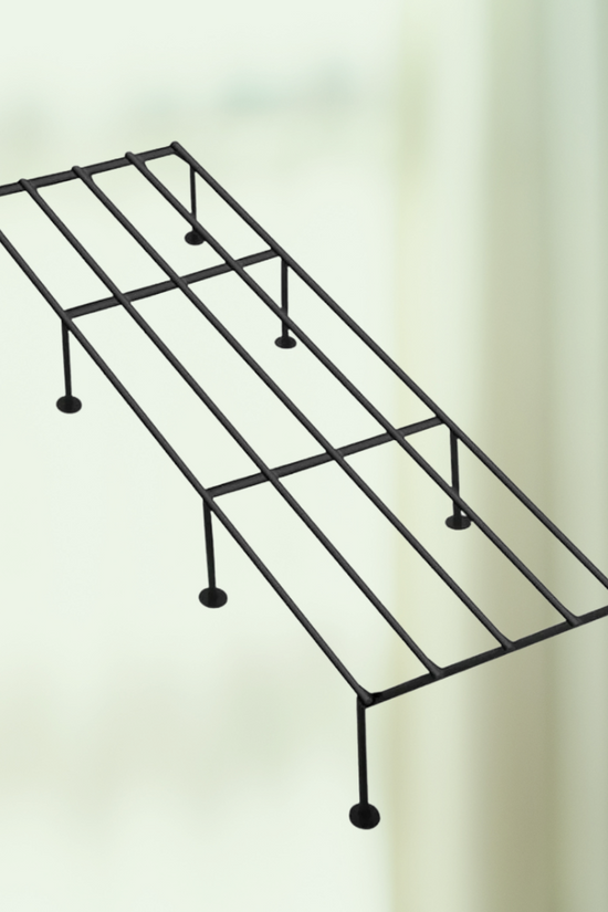 Simple metallic stand for planters
