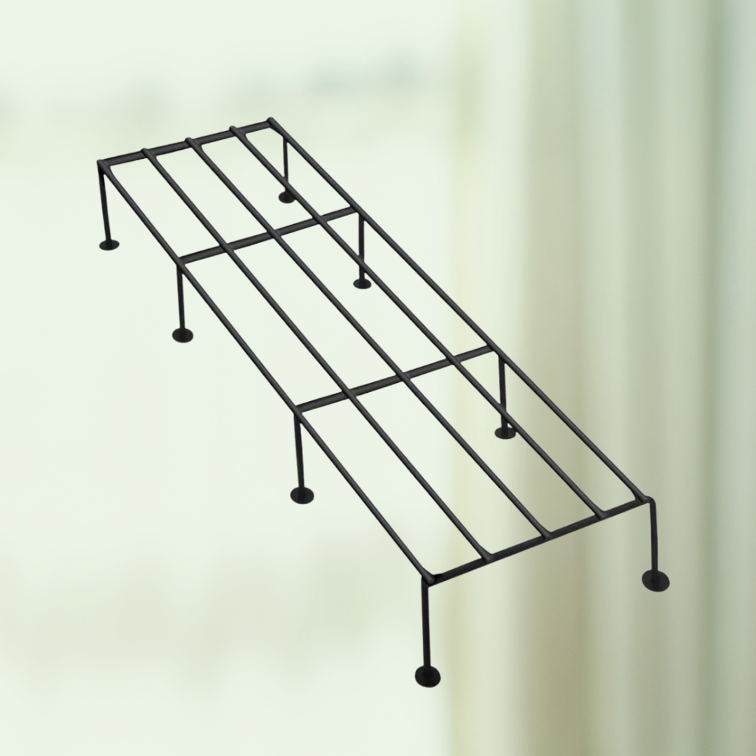 Simple metallic stand for planters
