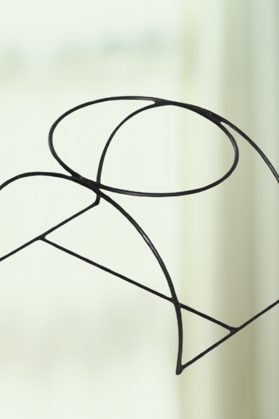 One-pot metal plant stand
