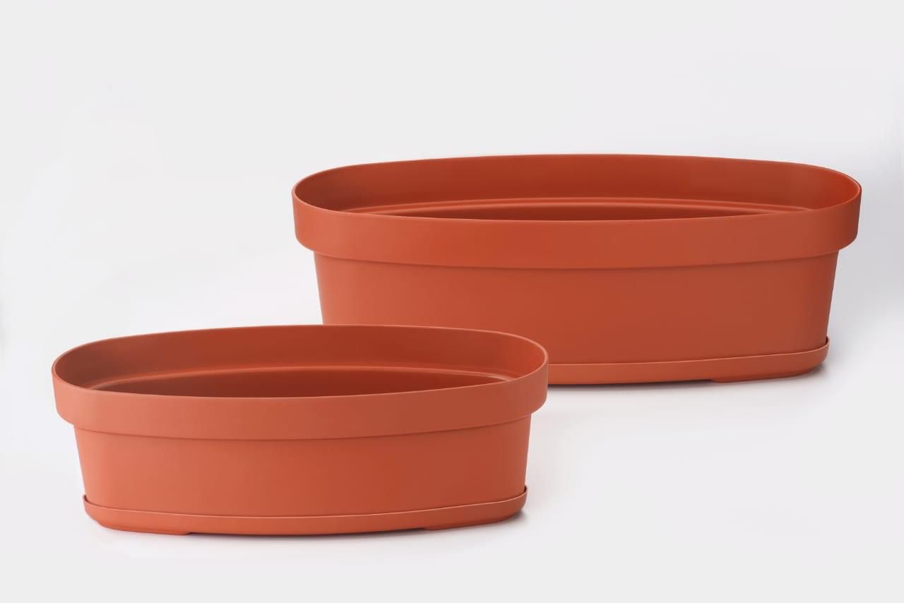 Rectangular terracotta planter for windows

