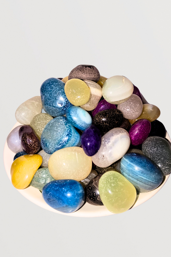 Decorative pebble pack for pots