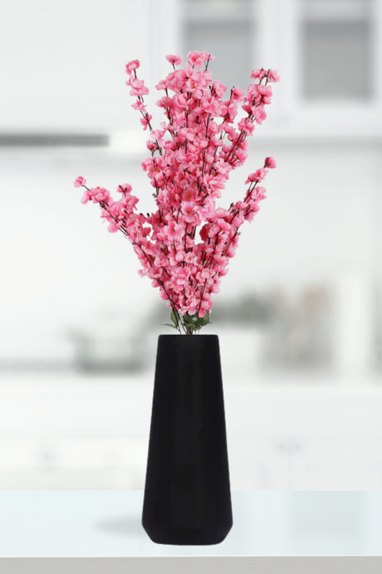 Compact black ceramic pot
