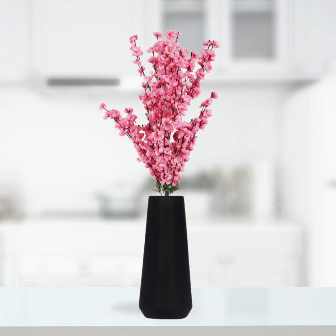 Compact black ceramic pot
