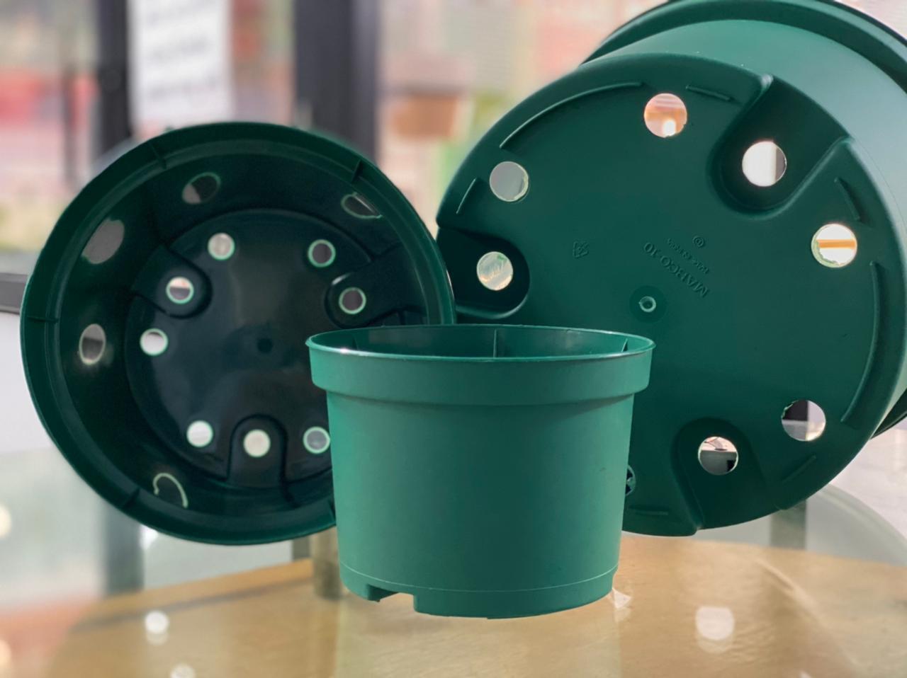 Nature-inspired plastic planter
