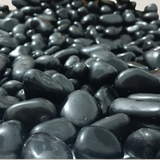Black Polished Pebbles By Gardengram, can be used to decorate plants, lawn and more ( close up image )