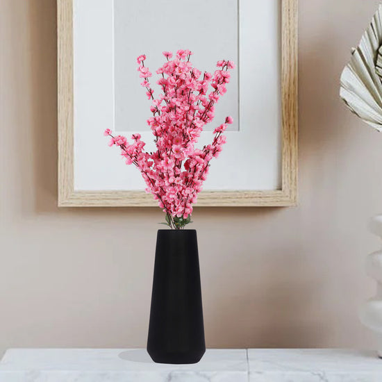 Compact black ceramic pot
