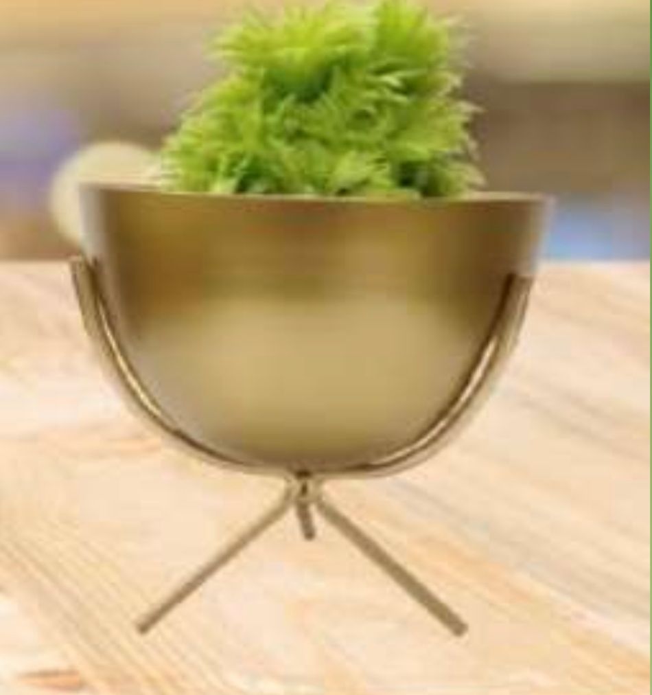 Gold finish indoor planter combo
