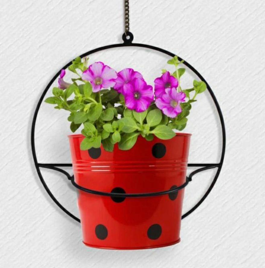 Metallic hanging pot stand with planter
