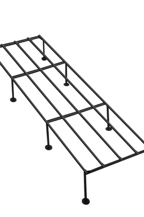 Simple metallic stand for planters
